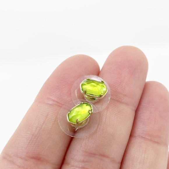 Kendra Scott August Birthstone Peridot Ellie Stud Earrings - Picture 2 of 4